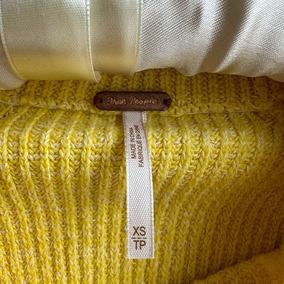 Free People Too Good Yellow Ribbed Relaxed Casual Mock Neck Sweater Size XS - Picture 4 of 6